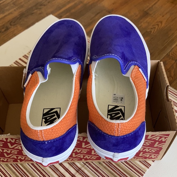 Last Pair! 8.5 Vans Classic Slip On - Picture 2 of 7